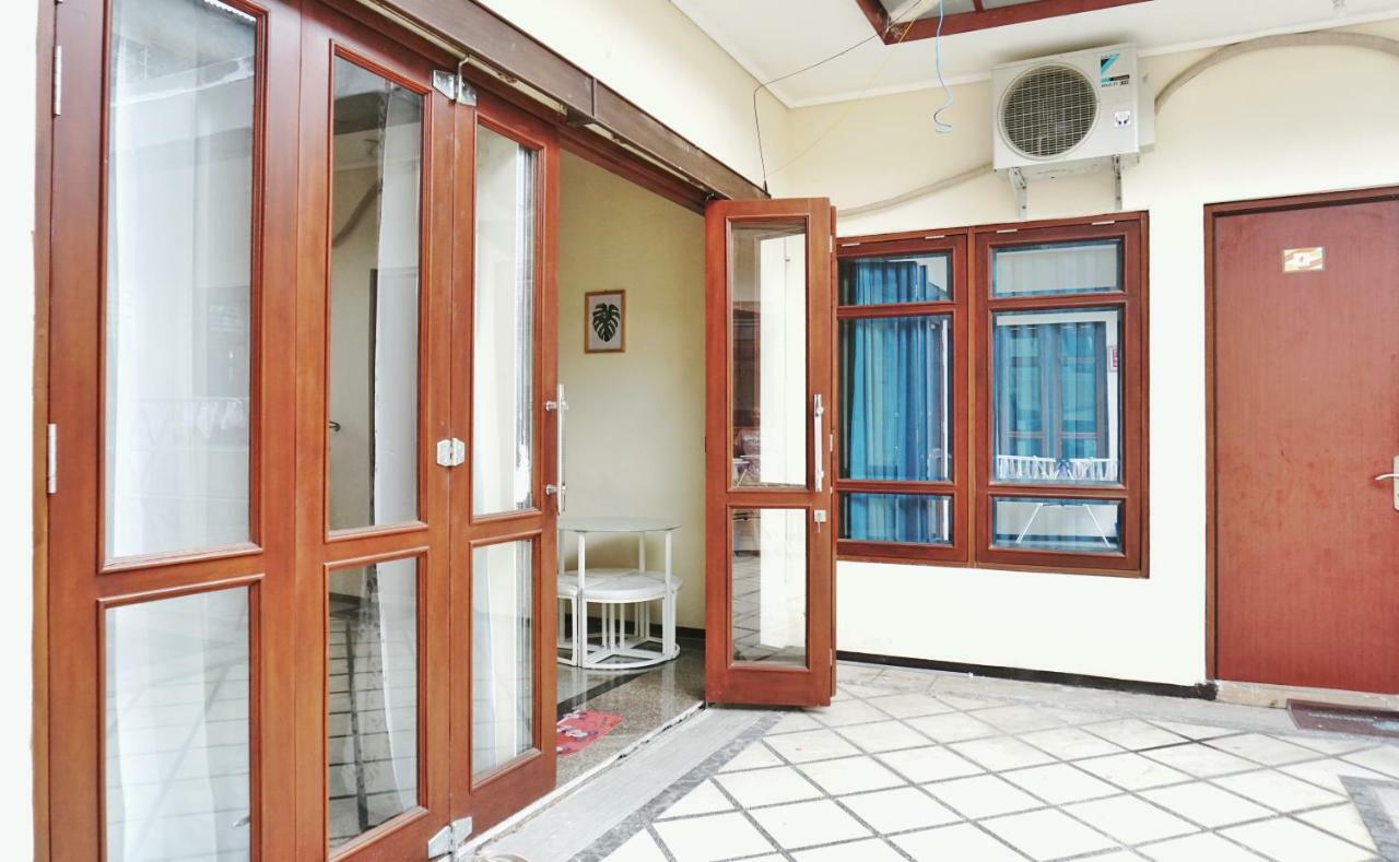 Green Surabaya Homey Exterior foto